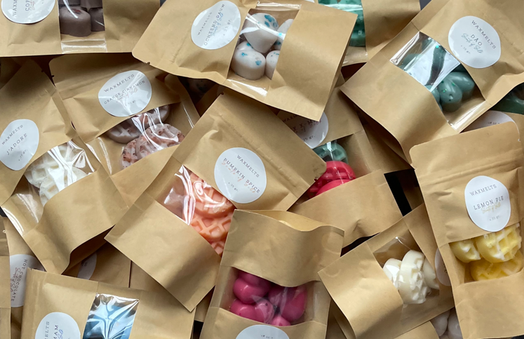 Waxmelt in een zakje Pouche pouches Wax brander Waxsmelter Oliebrander Olie brander  waxbrander Snapbar waxmelts wax melts wax melt waxmelt Miniblok